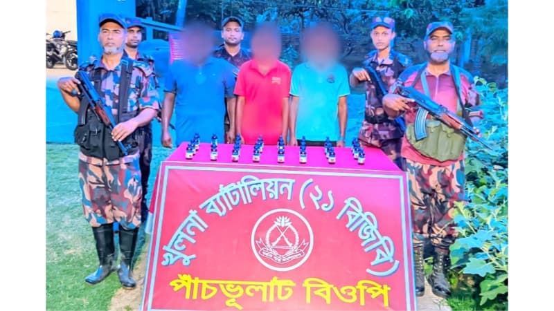 শার্শা সীমান্তে ভারতীয় এসকাফ সিরাপসহ আটক ৩