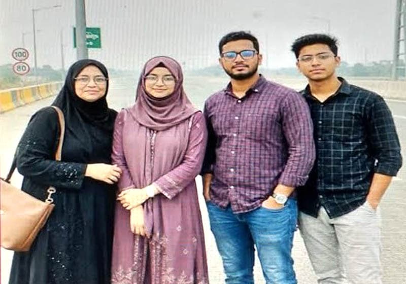যশোরের ঝিকরগাছায় আহাজারি- প্রবাসফেরত ছেলেকে আনতে গিয়ে সড়কে ঝরে গেল মা, দুই ভাই-বোনসহ ৫ প্রাণ