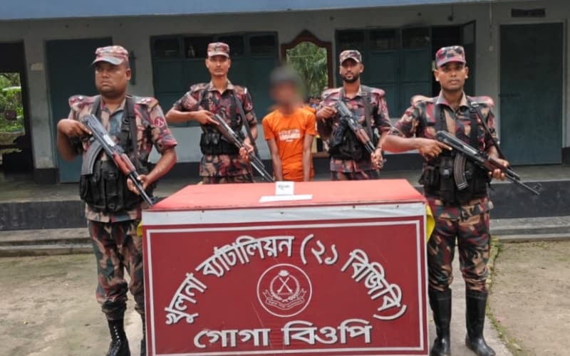 শার্শা সীমান্তে বিজিবির অভিযানে ১২ পিস ইয়াবাসহ যুবক আটক