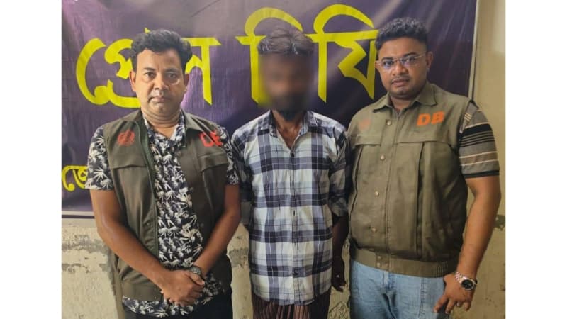 ঝিকরগাছায় ডিবির অভিযানে ১০০ ইয়াবাসহ যুবক আটক