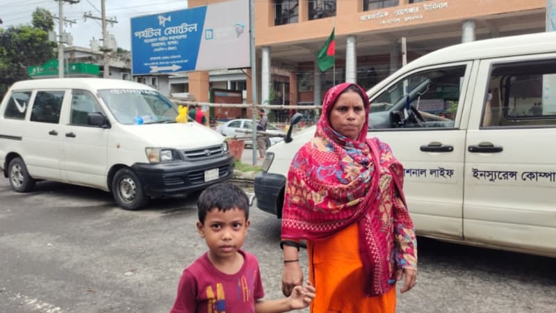 বিএসএফের পুশ-ইনে সন্তানসহ বেনাপোল সীমান্তে ভারতের ঝাড়খণ্ডের রেশমা