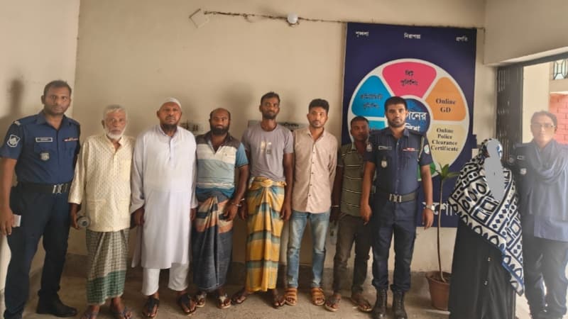 শার্শা থানা পুলিশের অভিযানে ৭ পরোয়ানাভুক্ত আসামি আটক