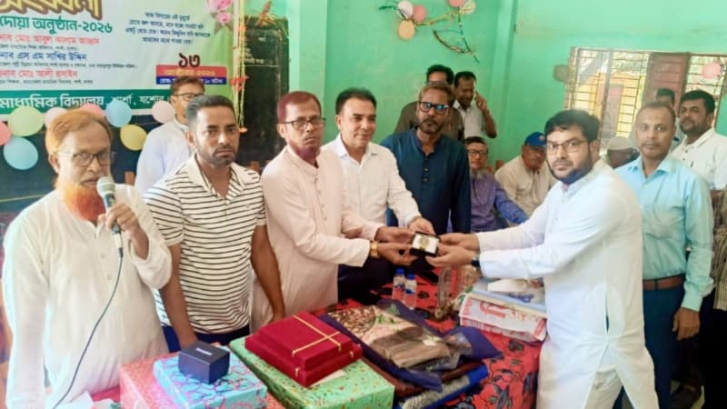 ধান্যখোলা মাধ্যমিক বিদ্যালয় থেকে চোখের জলে বিদায় নিলেন সোহরাব স্যার