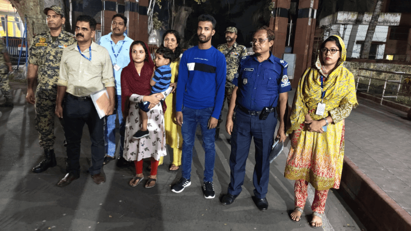 ভারতে ৩ বছর কারাভোগ শেষে বেনাপোল দিয়ে দেশে ফিরলেন ৩ নারী-পুরুষ ও শিশু