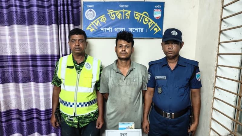 শার্শায় ইয়াবাসহ রাজিব নামে যুবক গ্রেপ্তার