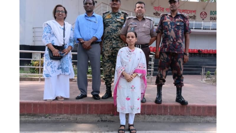 ভারতে পাচার হওয়া নারীকে বেনাপোল চেকপোস্ট দিয়ে বাংলাদেশে ফেরত